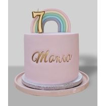 Bolo Cor de Rosa com Arco Íris