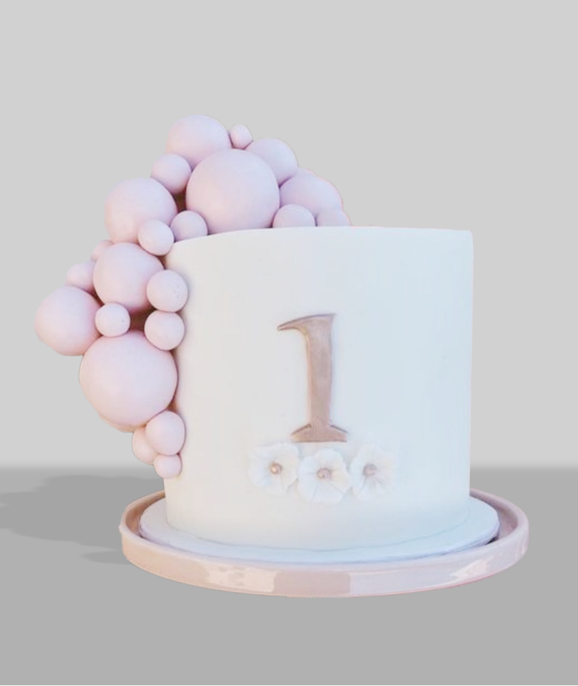 Bolo Branco com Bolas cor de rosa