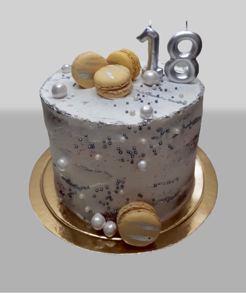 Bolo cinza com pepitas e Macaron