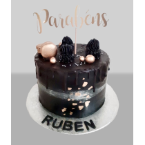 Bolo Preto e Dourado