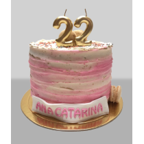 Bolo Cor de Rosa e Branco