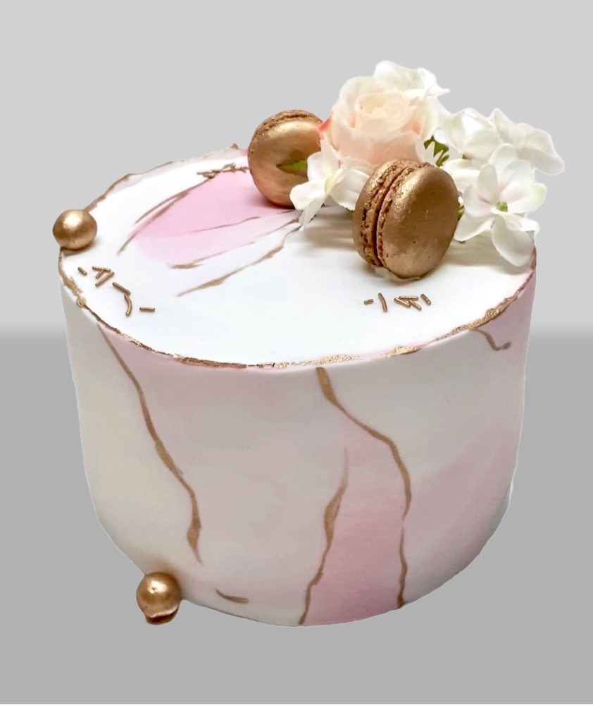 Bolo Gold Details Branco e Cor de Rosa