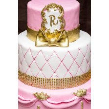 Bolo Princesa 3 andares Branco, Cor de Rosa e Dourado