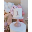 Bolo Branco com Bolas cor de rosa
