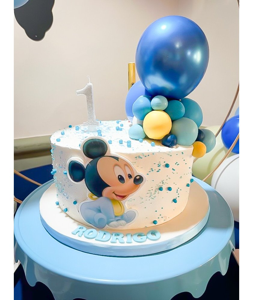 Bolo Branco Mickey Mouse com Bolas